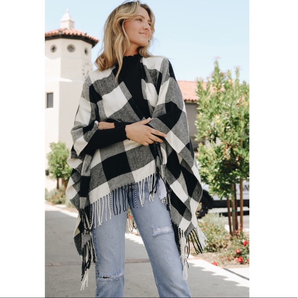 Plaid Ruana Poncho Blanket Wrap Black White Tassel - Picture 3 of 6